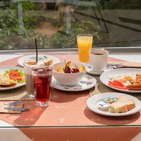 מלון דירות Drita & 4*